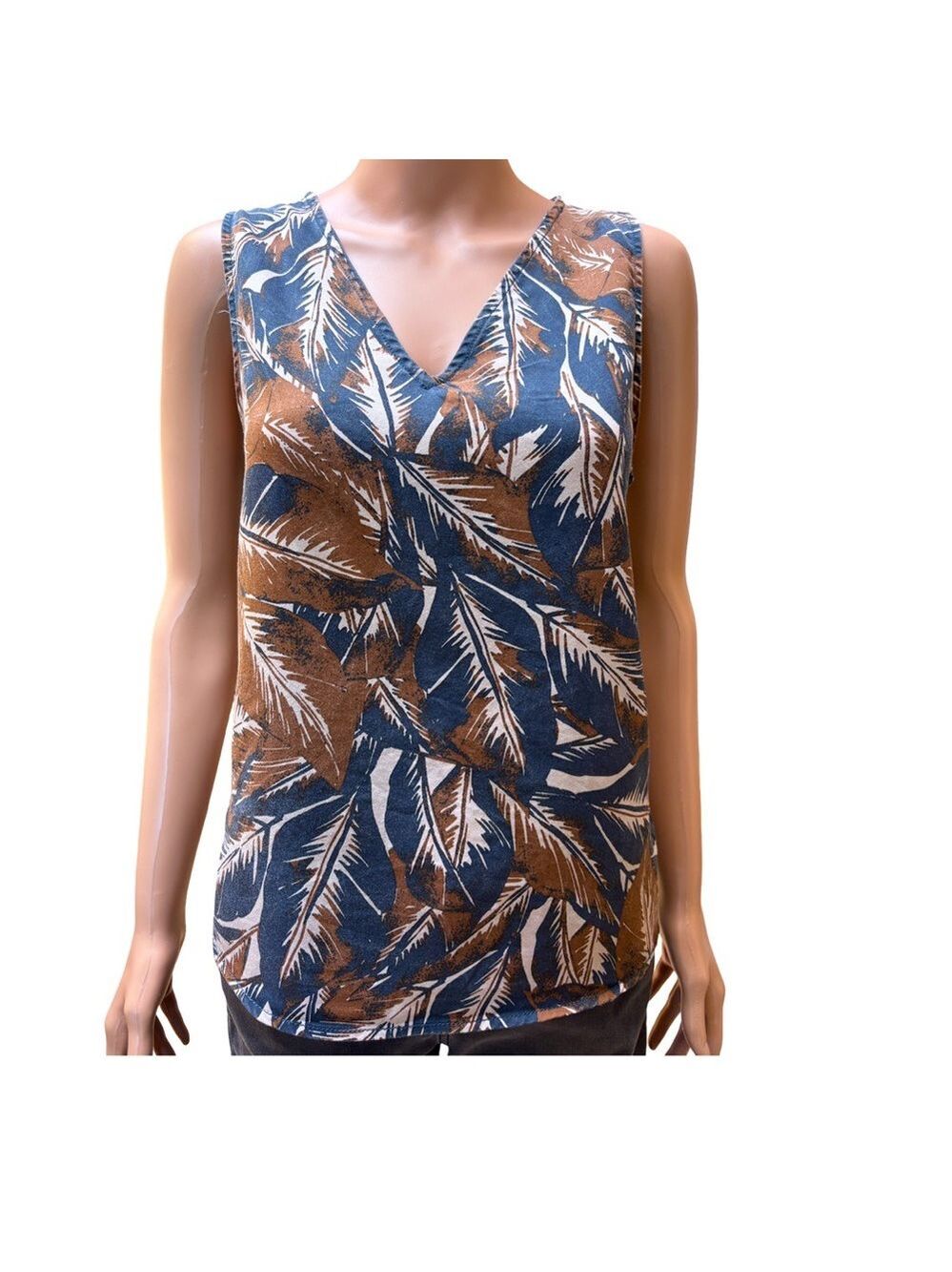 C&C California Sleeveless Lyocell V-Neck Top Medium